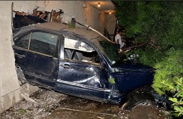 VIDEO. No special effects. Driver plunges into motel