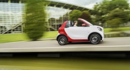 Official: smart fortwo cabrio opens its roof to enjoy the sun