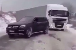 The almighty Mercedes-AMG GLS 63 4MATIC pulls derailed truck