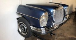 That disco vibe – A Mercedes-Benz 220SE Jukebox for sale