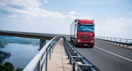 This is the new Mercedes-Benz Actros, first truck with no side mirrors!