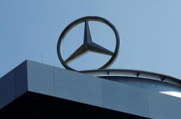 Mercedes-Benz Cuts Prices of Electric Cars in China