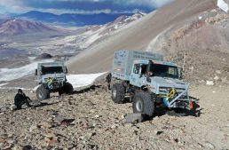 Ground-breaking record-breaking for the Mercedes-Benz Unimog, up the volcano