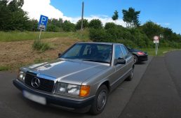 How fast can a 1988 Mercedes-Benz 190D W201 go on the autobahn?