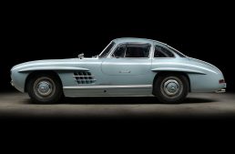 Mercedes-Benz 300 SL Gullwing restored to perfection