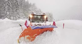 The Mercedes-Benz Unimog fights the snow in extreme winter