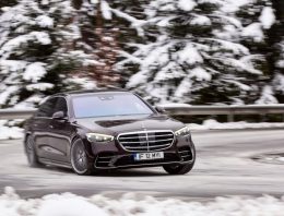 Test drive Mercedes S 500 4Matic W223: Special class