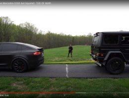 Who offers better traction? Tesla Model S or Mercedes G 500 4×42?