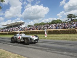 Mercedes-Benz 300 SLR “722” pays tribute to Sir Stirling Moss