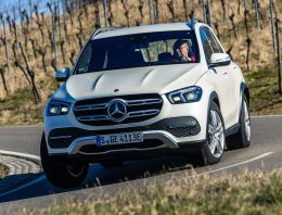 Which is more economical: Mercedes GLE 350 e 4Matic or GLE 350 de 4Matic?