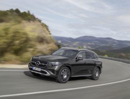 First review Mercedes GLC 2023 by auto motor und sport magazine