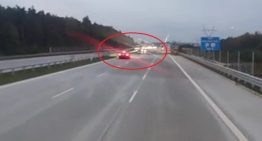 The Move that Saved Lives – Mercedes Driver Avoids Wrong-Way Car at the Last Moment