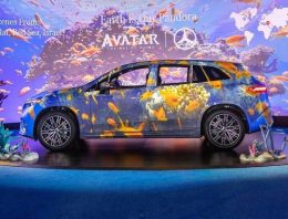 Mercedes EQS SUV Is as Big of a Star as the Vision AVTR Before the Avatar 2 Premiere