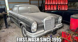 A Mercedes-Benz 220 SE Has Been Sitting in a Barn, Gets First Wash Since 1995